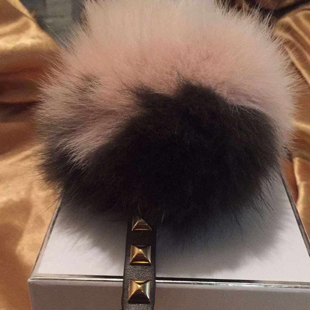 Check Out MY Closet For Micheal Kors Accessories - Picture 3 of 7